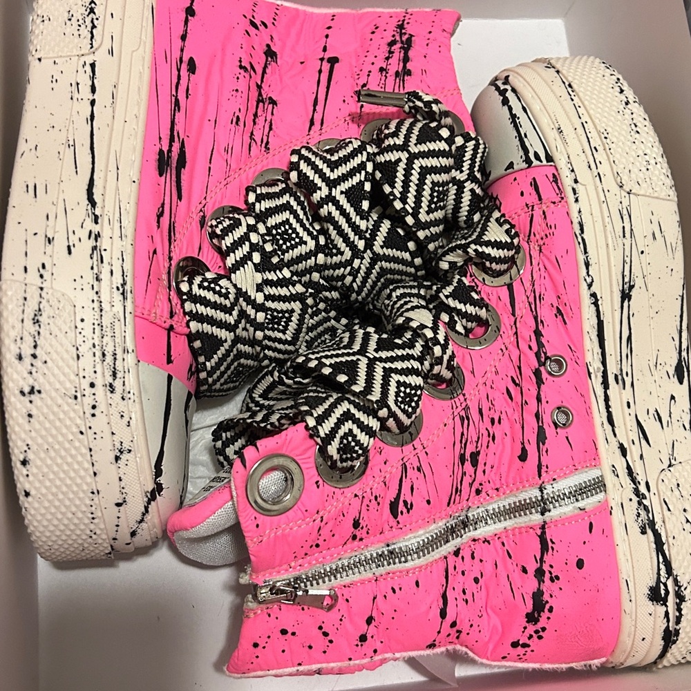 Brand new . Never worn.